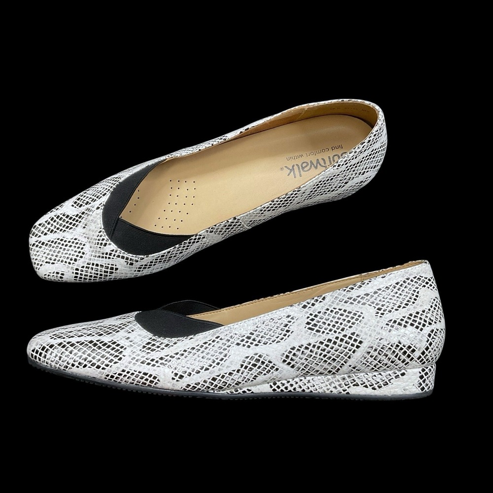 Soft Walk Viana Women 10N White Black Snake Print Viana Slip On Low Wedge